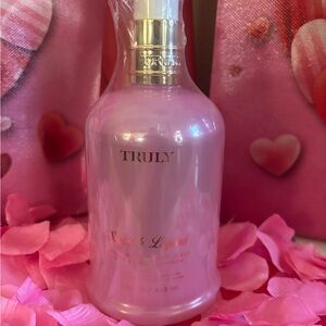 TRULY Smooth Legend Pink Body Wash